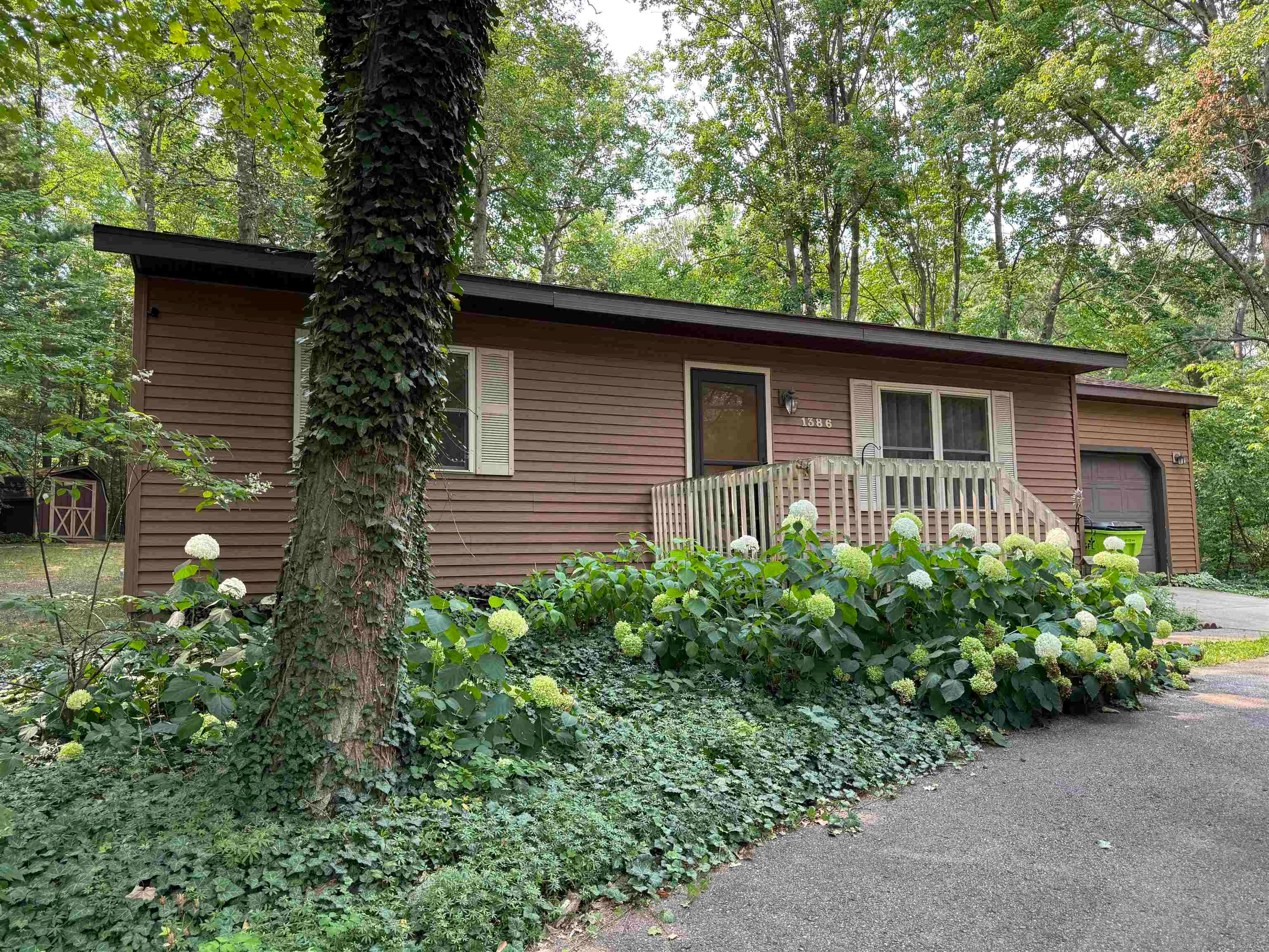 1386 S South Long Lake Road — photo