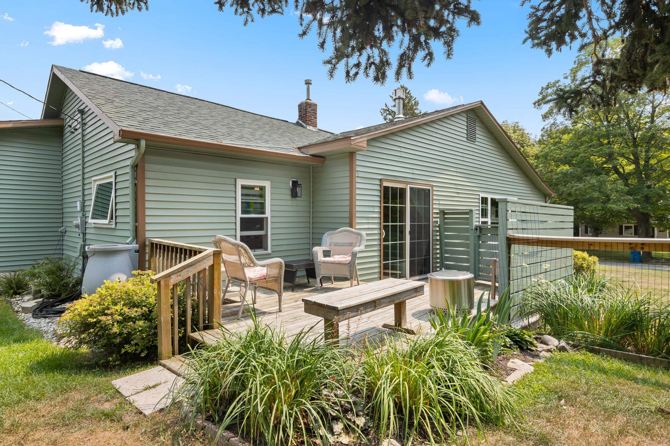 915 Elm Street — photo