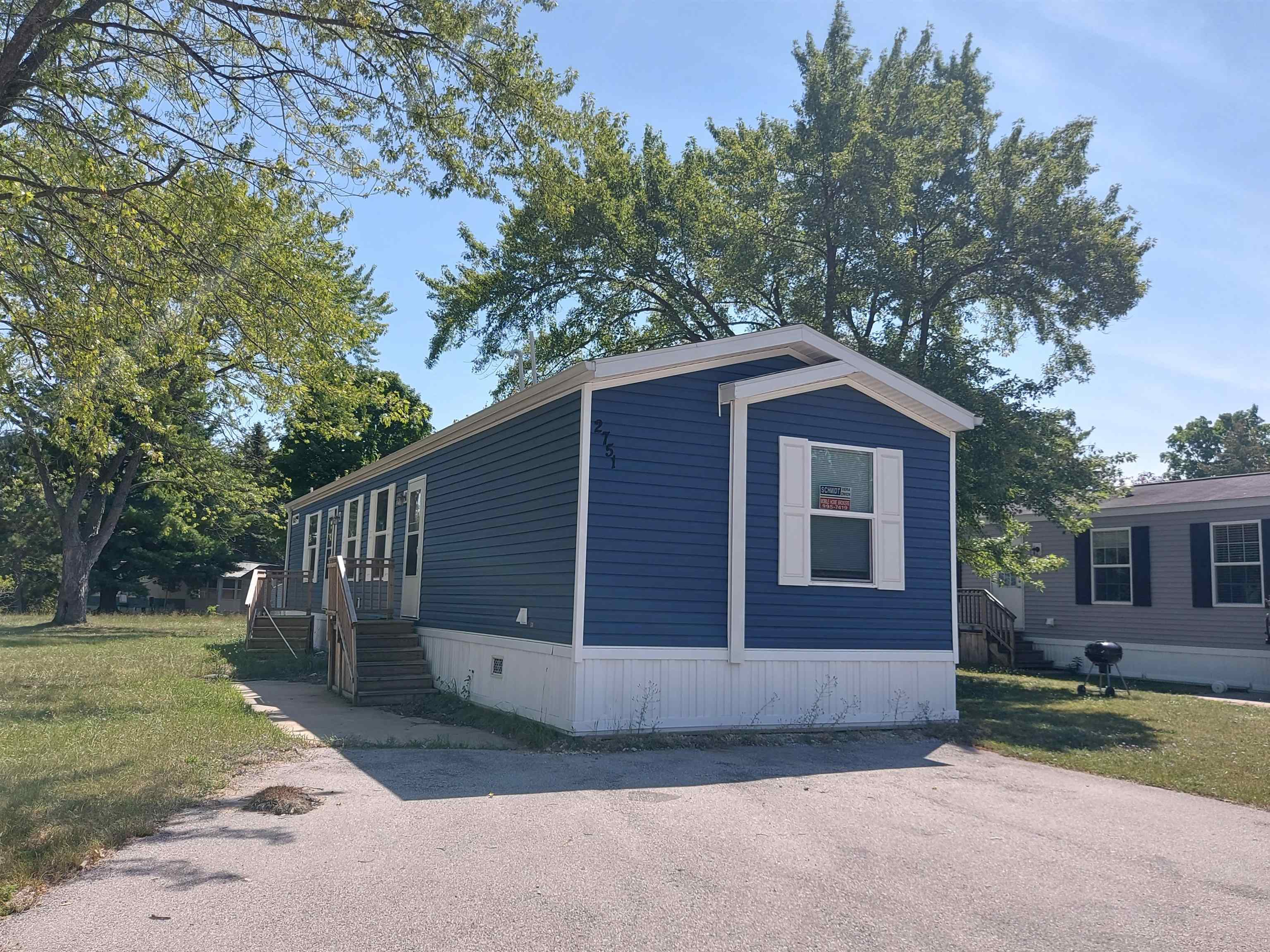 2751 Ray Boulevard — photo