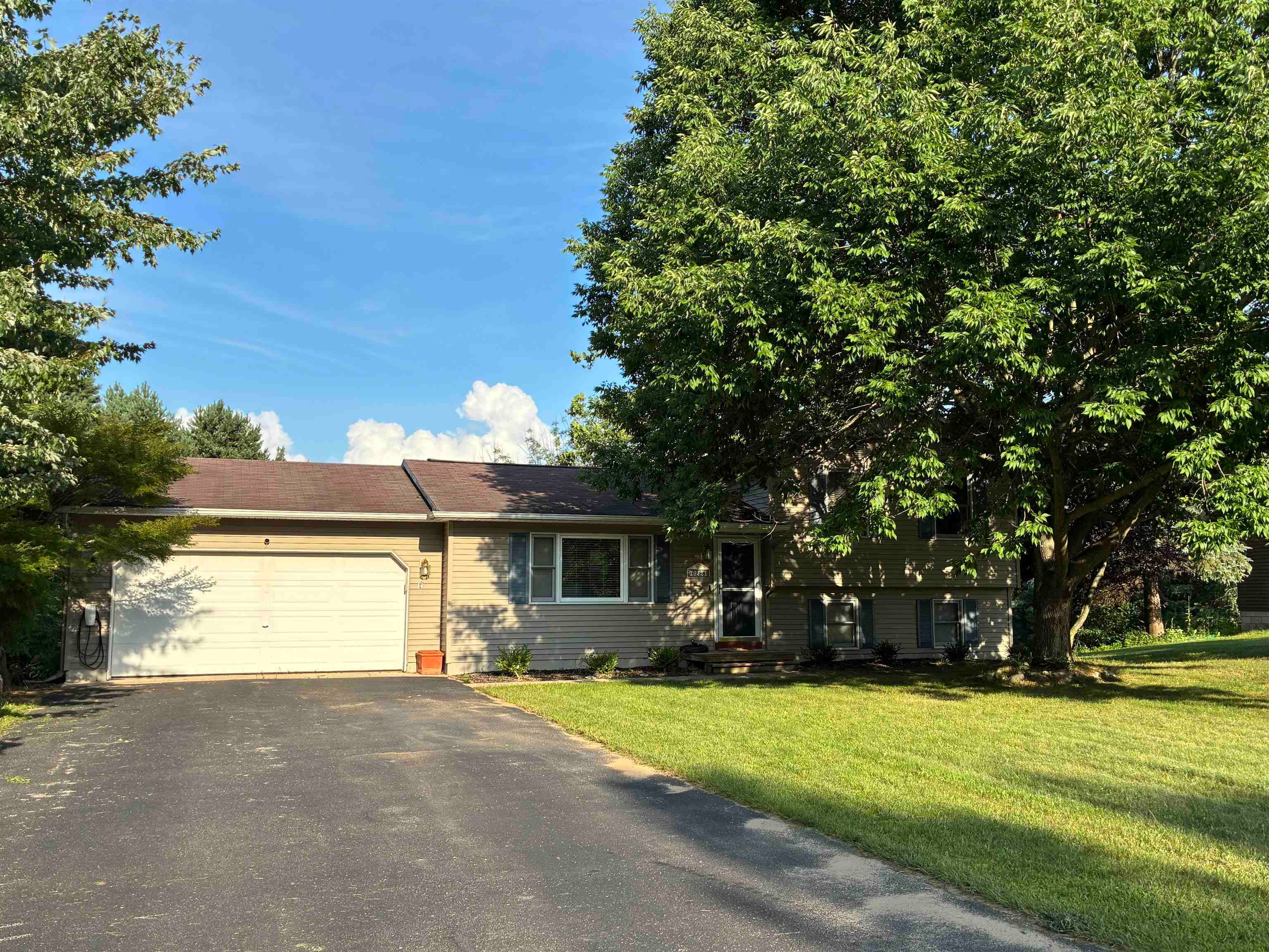 6228 Applewood Lane — photo