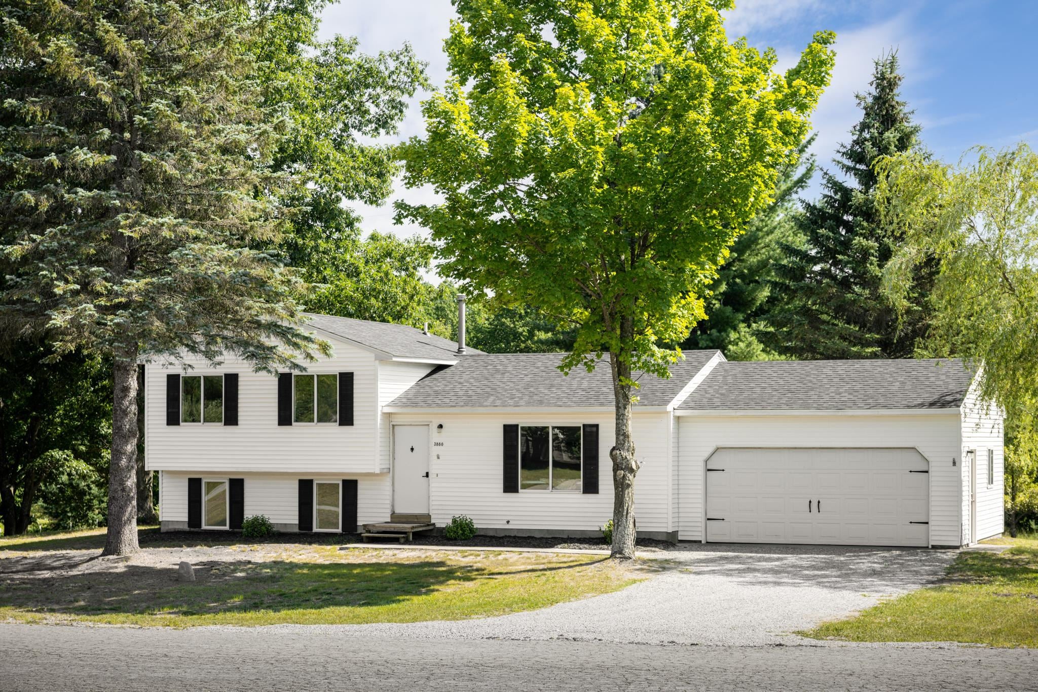 3880 Whispering Oaks Drive — photo