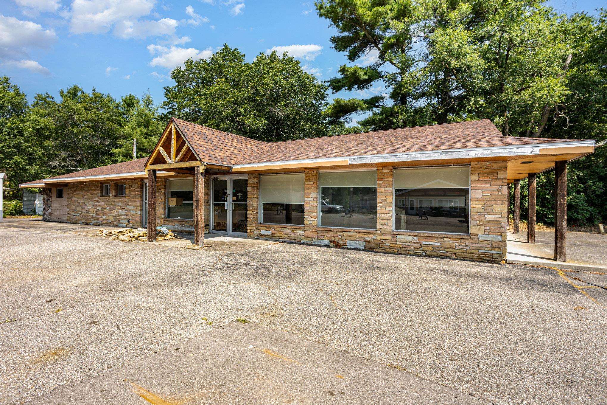 3511 N US-23 3497 US-23 — photo