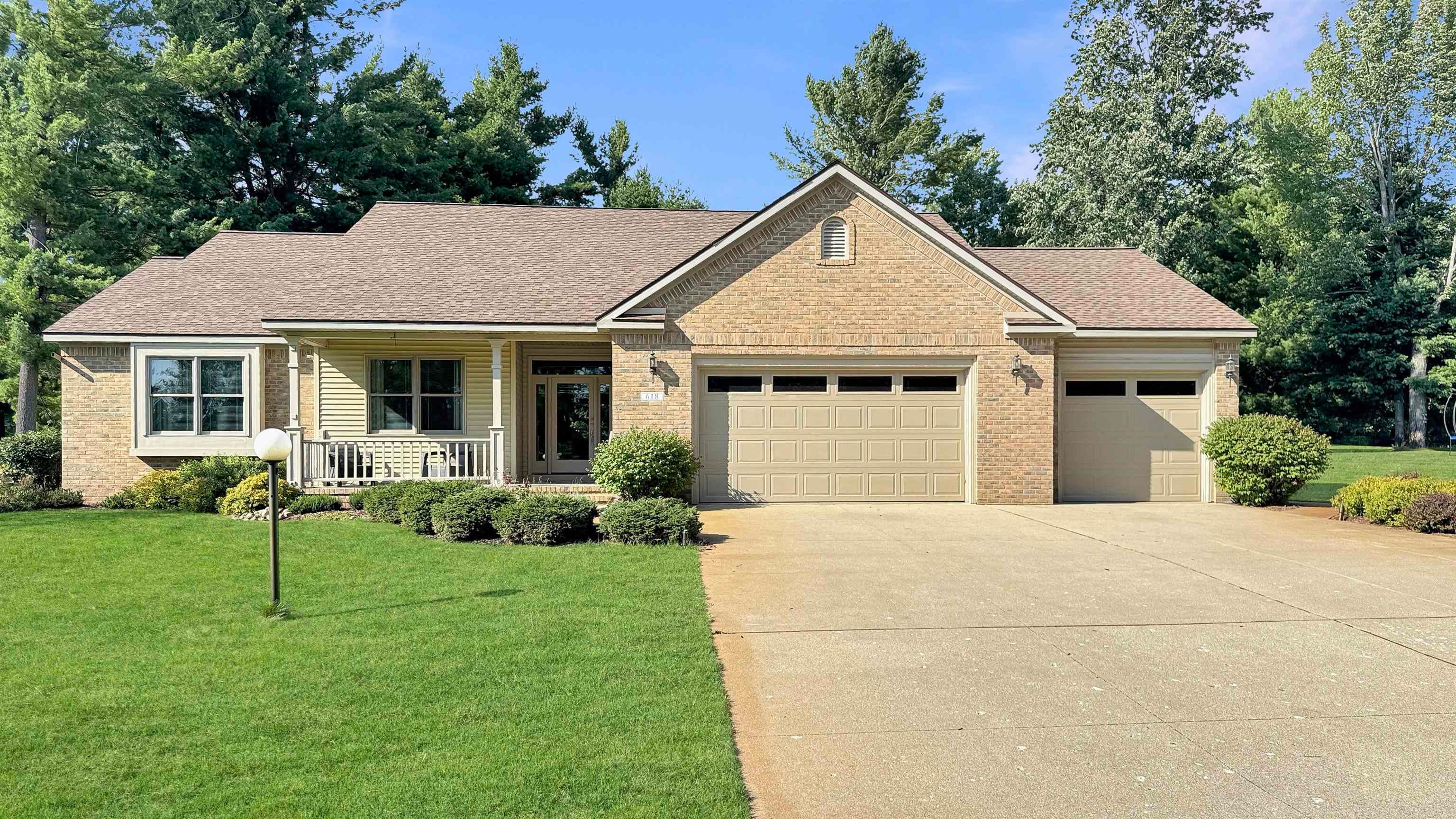 618 White Pine Drive — photo