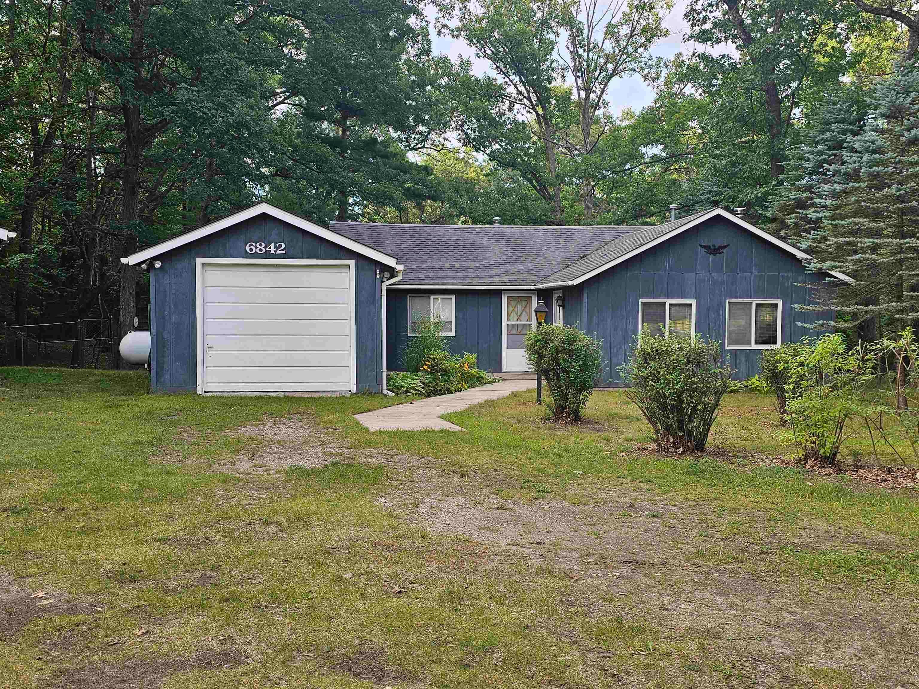 6842 M-65 — photo