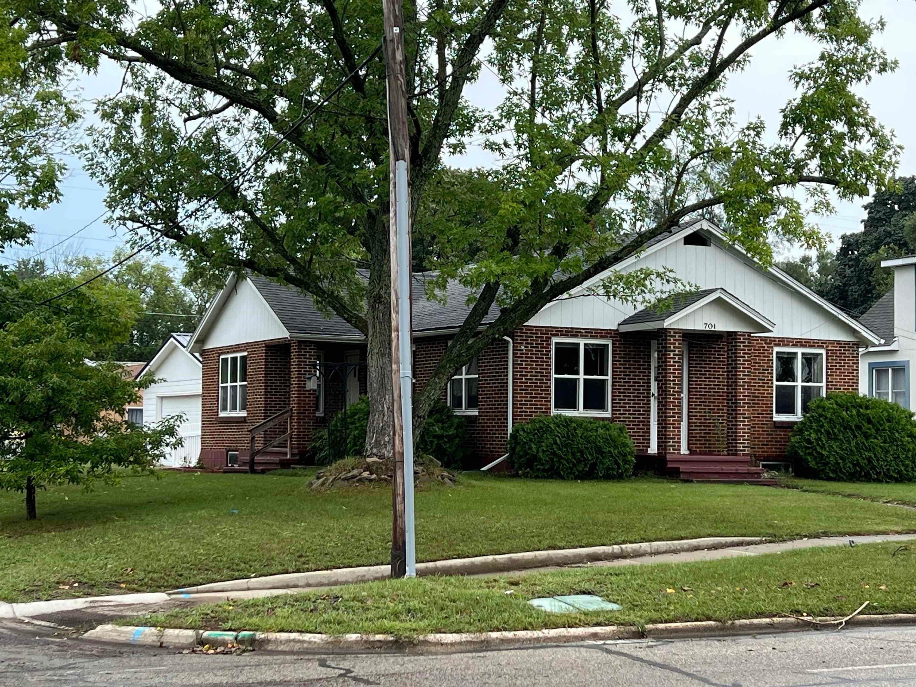 701 N Harris Street — photo