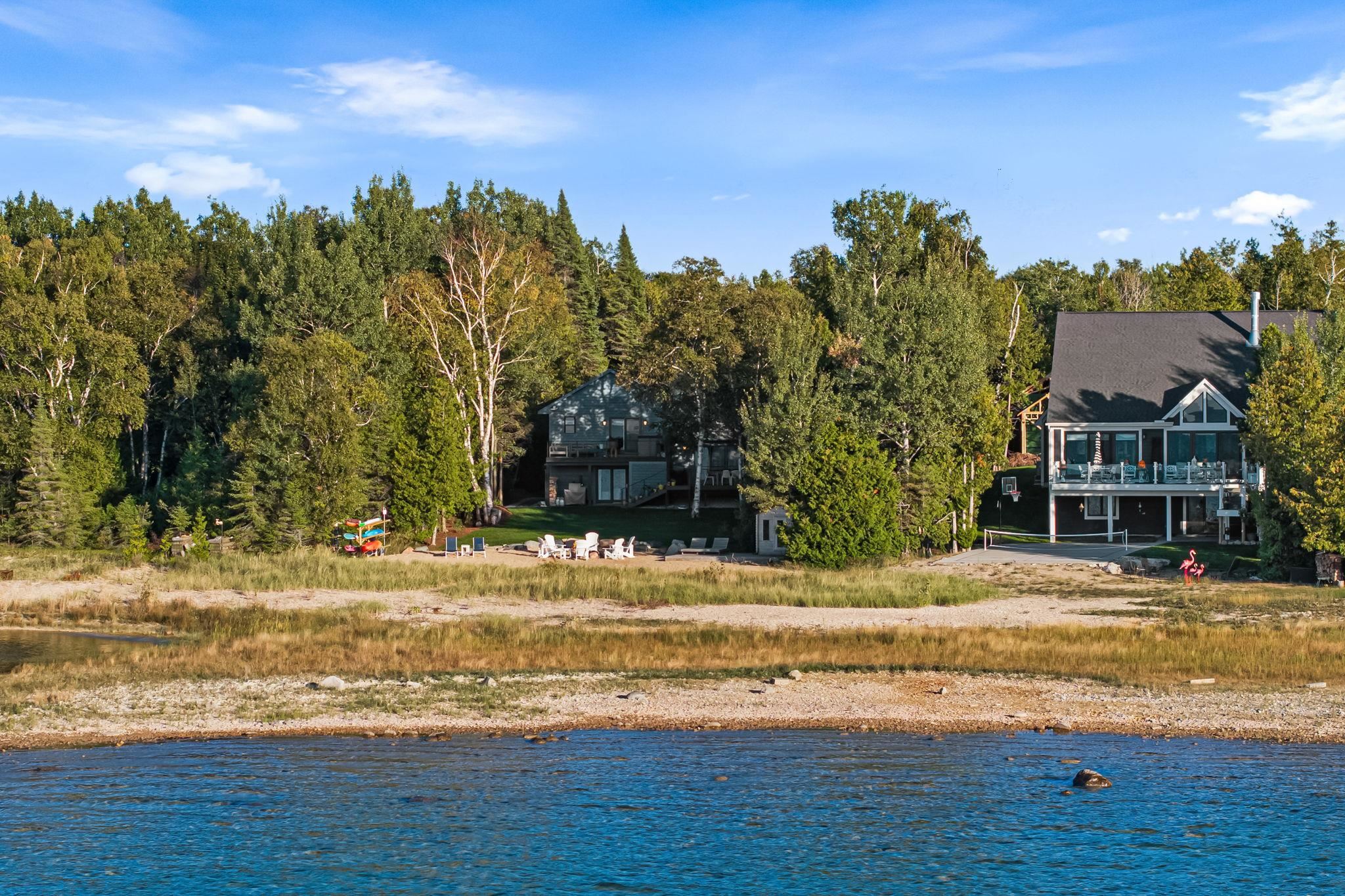 4467 Lake Shore Drive — photo