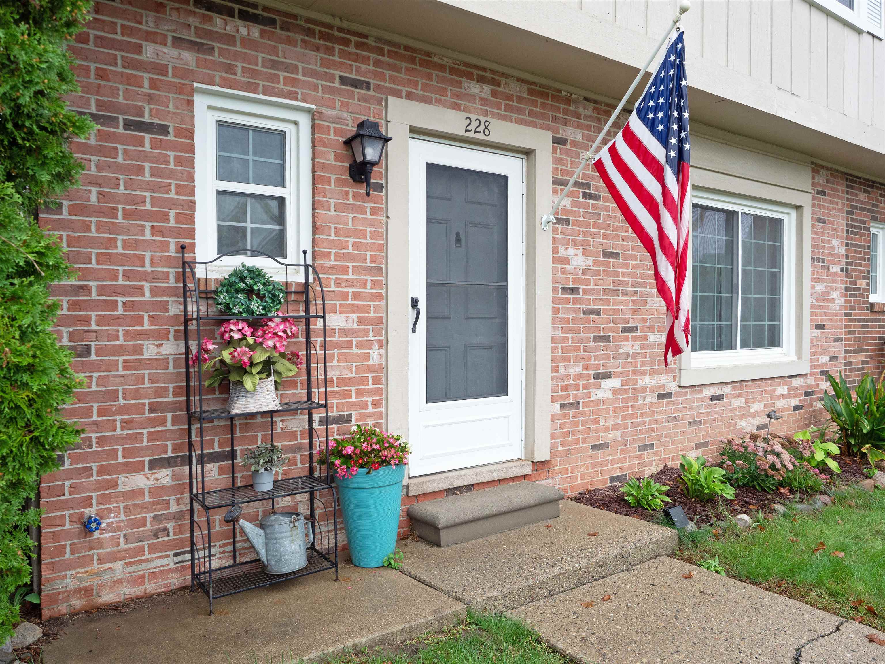 228 Riverbend Drive — photo