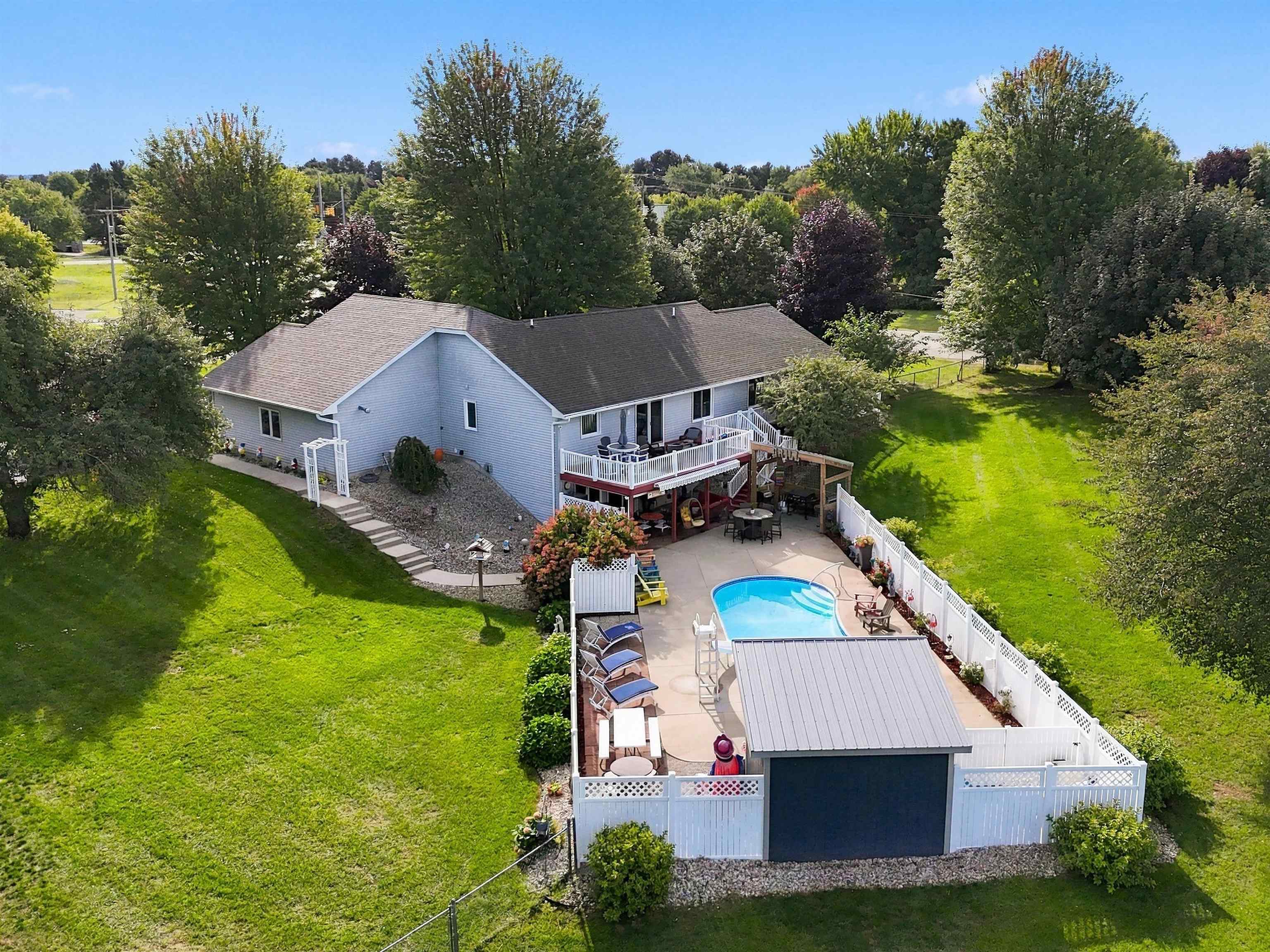 3175 Veterans Drive — photo