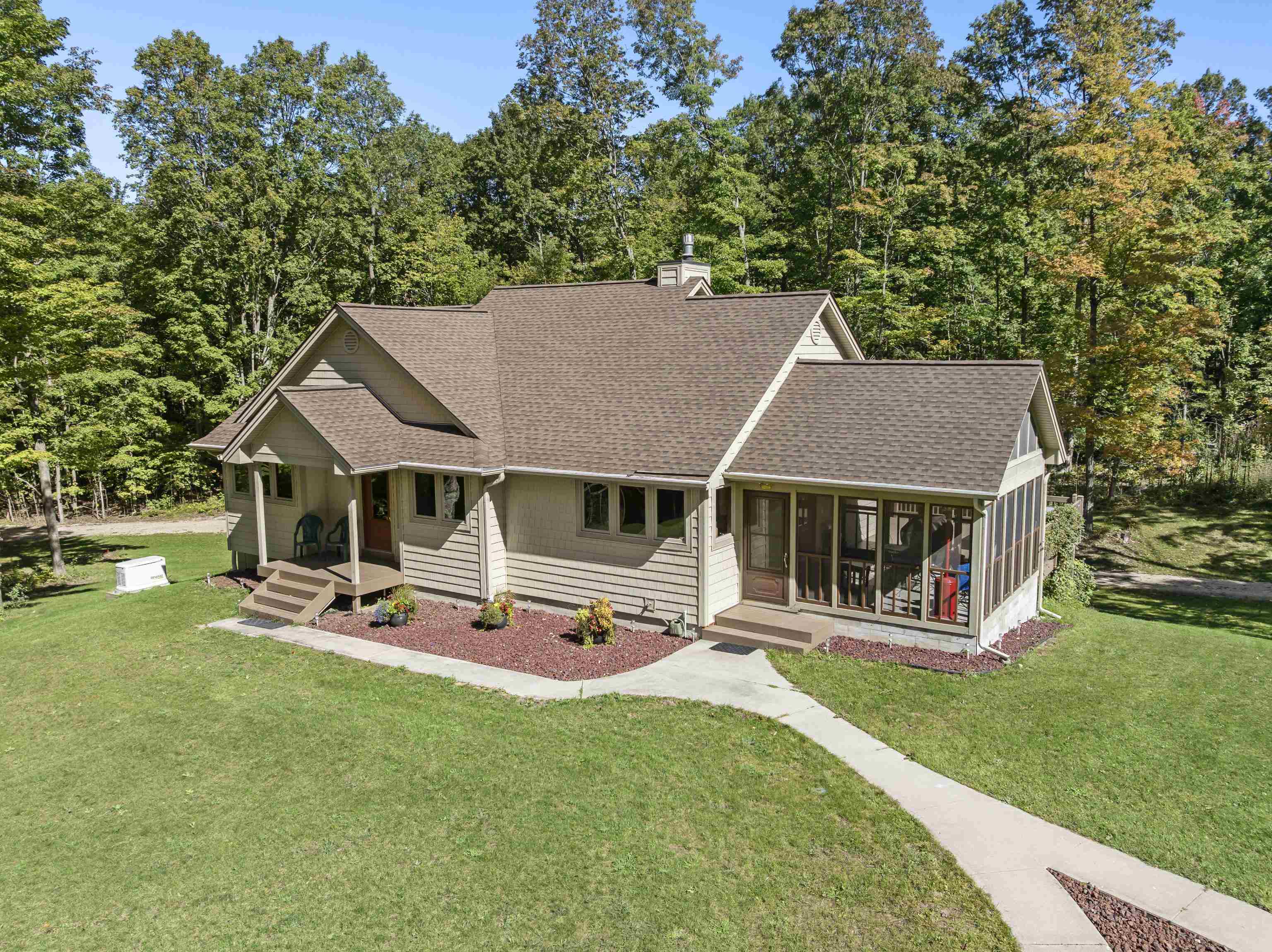 21125 Valencourt Road — photo