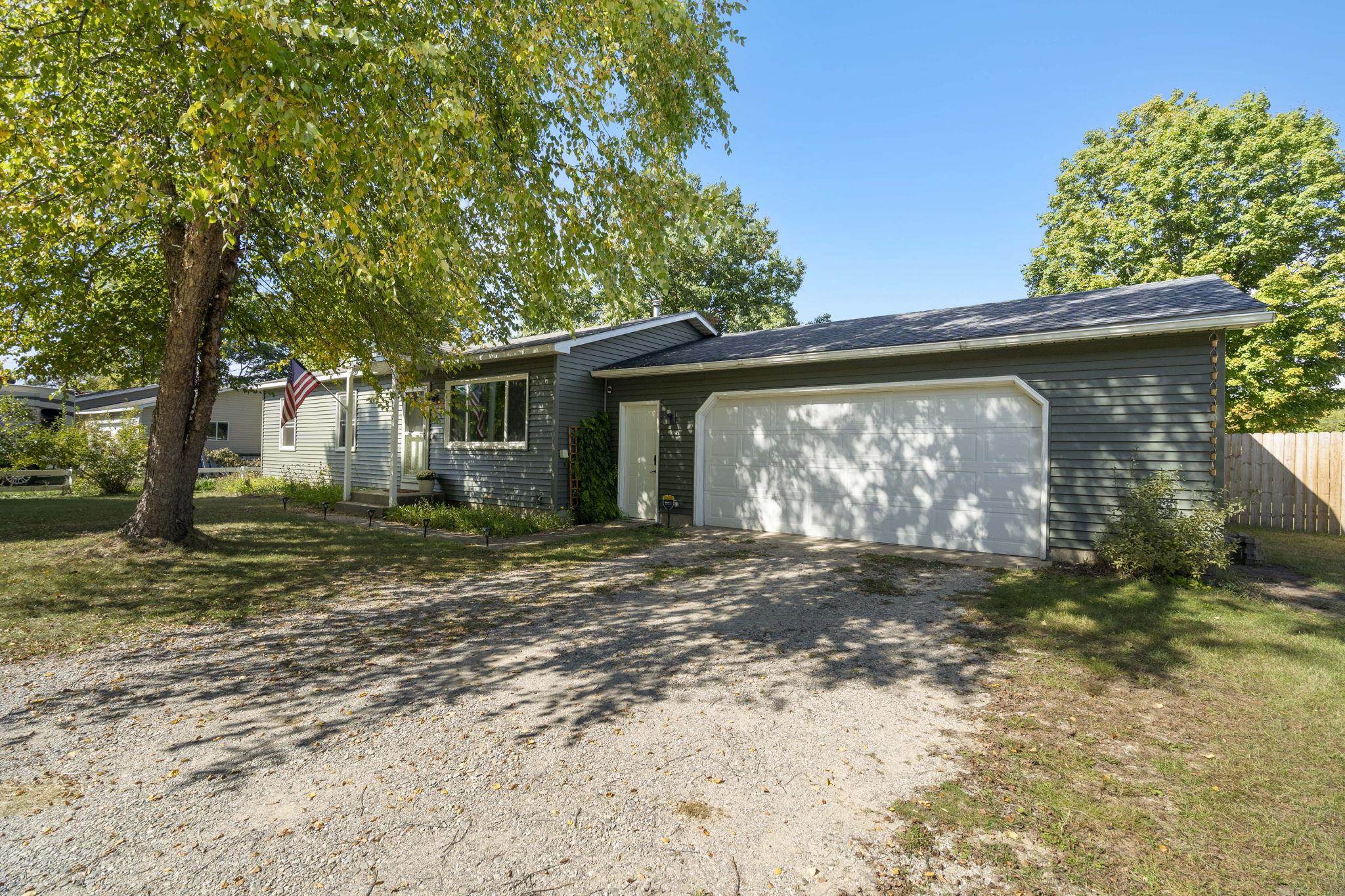 4650 N Manor Wood Drive — photo