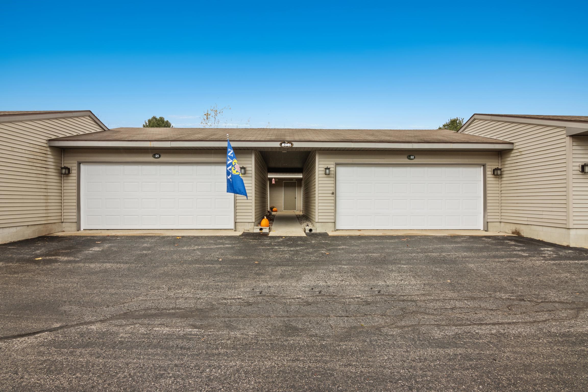 5361 Gray Road — photo