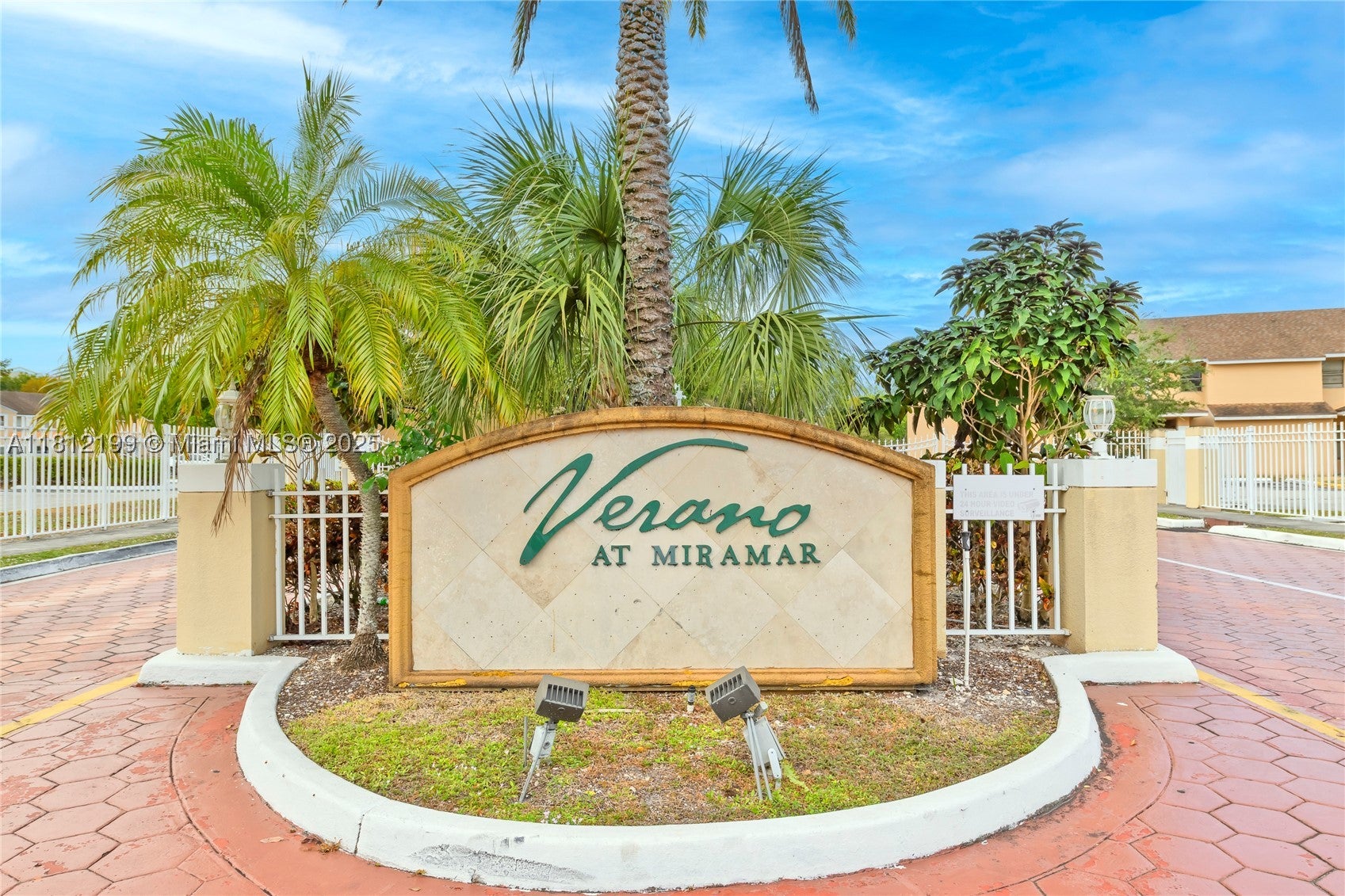 8109 SW 21 Ct 8109 — photo