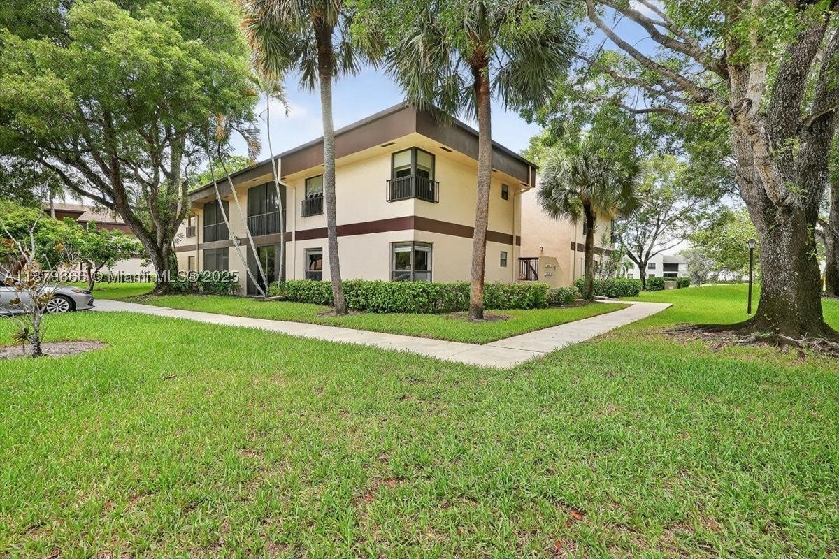 2652 N Carambola Cir 1738 — photo
