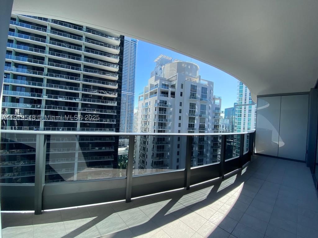 1000 Brickell Plz 3207 — photo