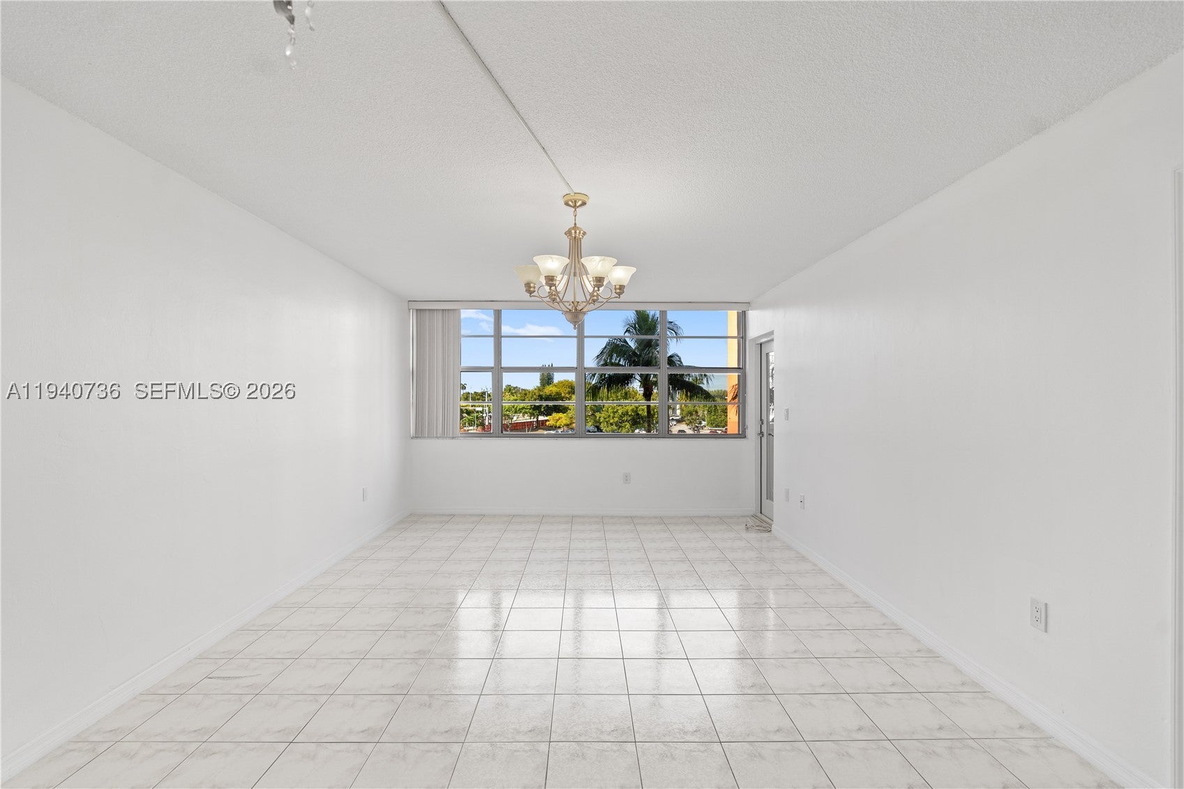 1351 NE Miami Gardens Dr 301E — photo