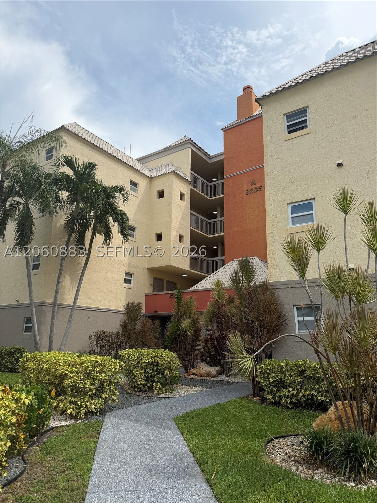 8205 Lake Dr 306 — photo