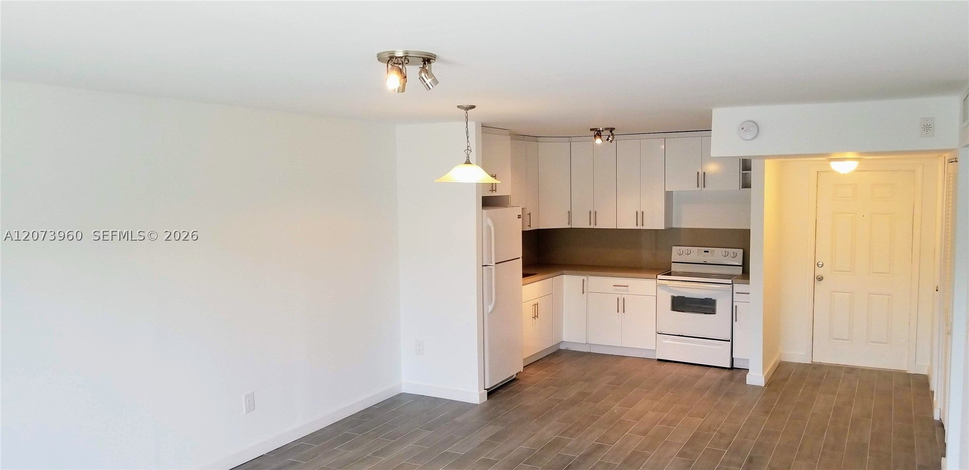 15205 NE 6th Ave D204 — photo