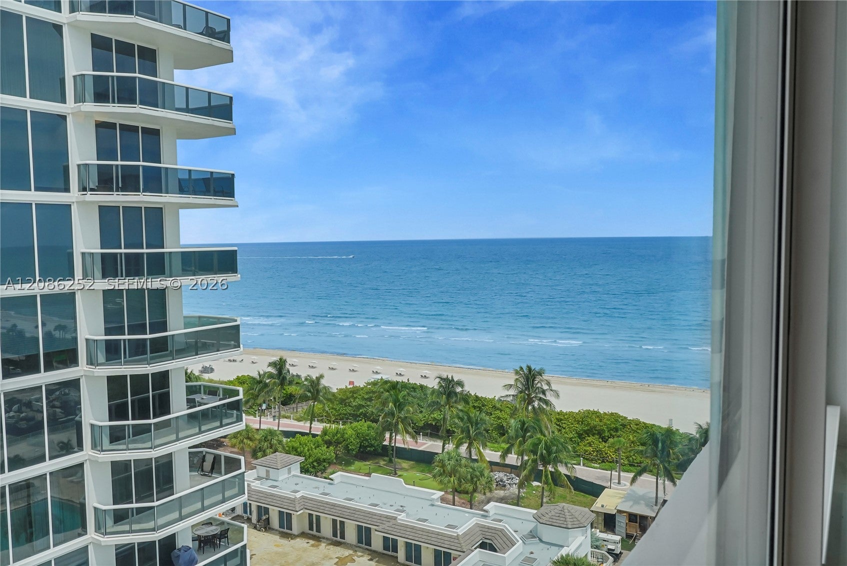 4747 Collins Ave 1008 — photo