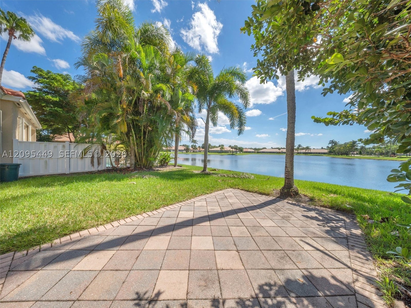 2418 Sandy Cay — photo