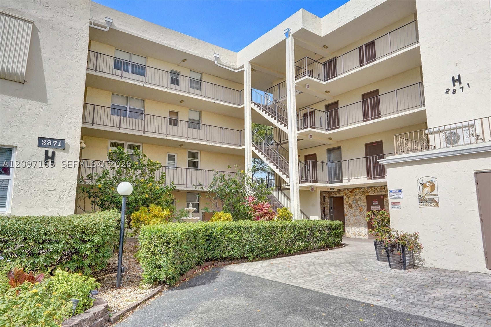 2871 Somerset Dr 209 — photo