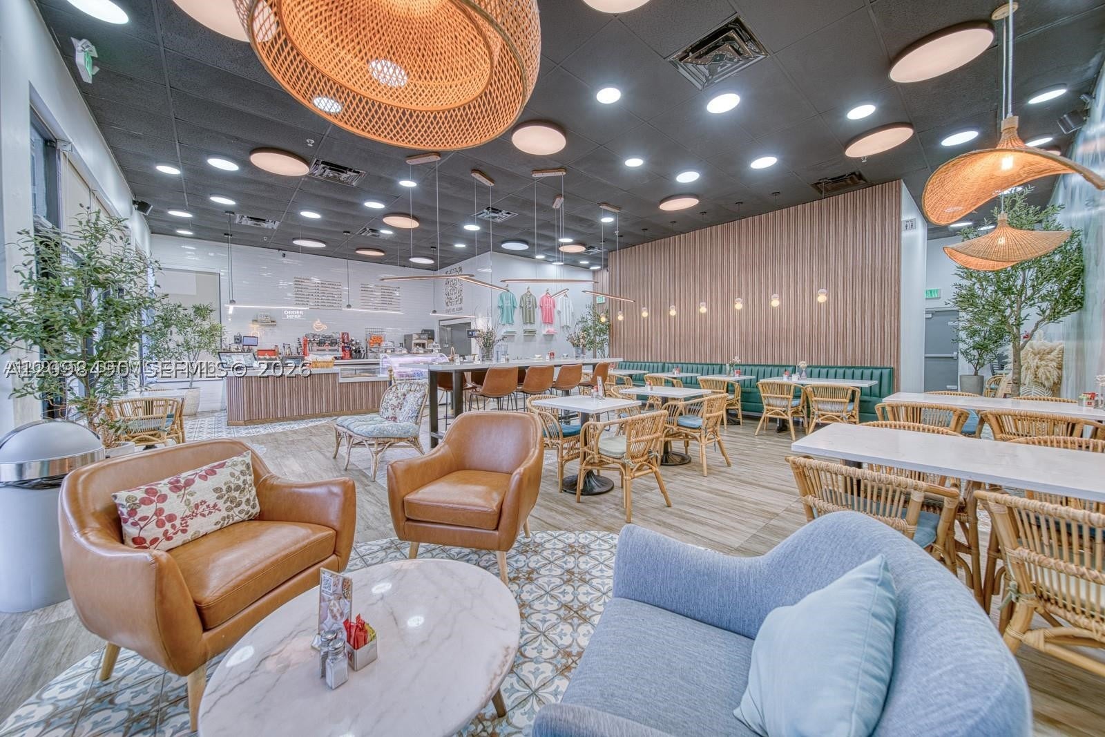 Restaurant For Sale On Busy Biscayne Boulevard — photo
