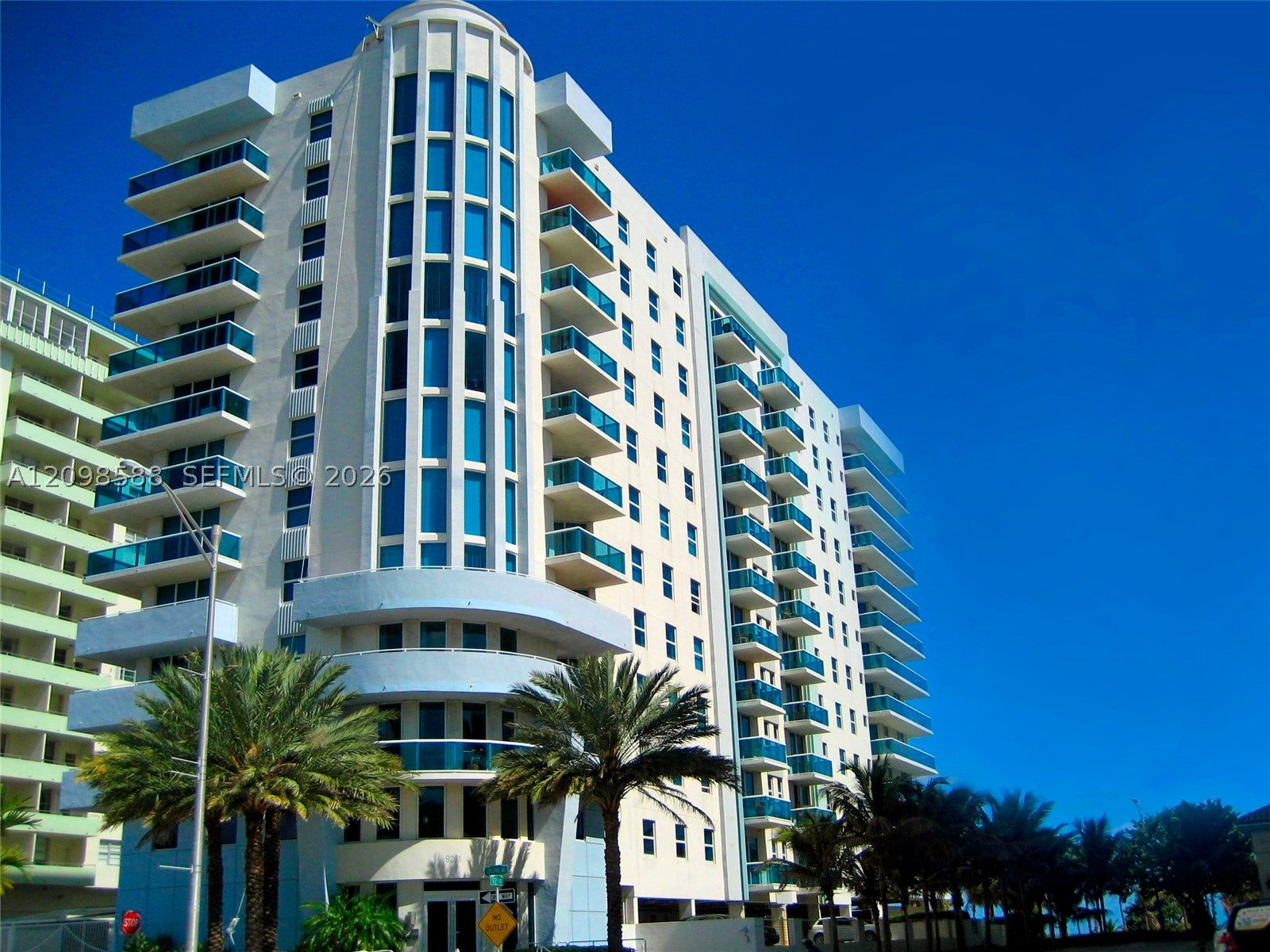 9201 Collins Ave 925 — photo