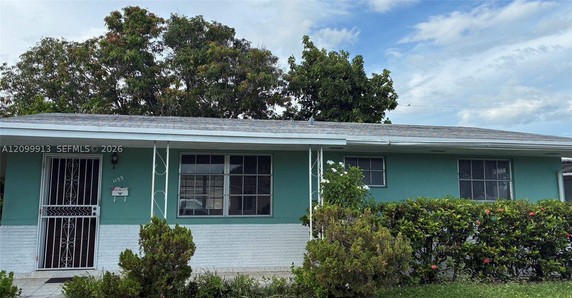 1155 W 33rd Pl — photo