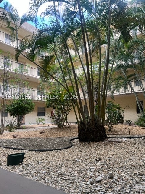 2871 Somerset Dr 218 — photo