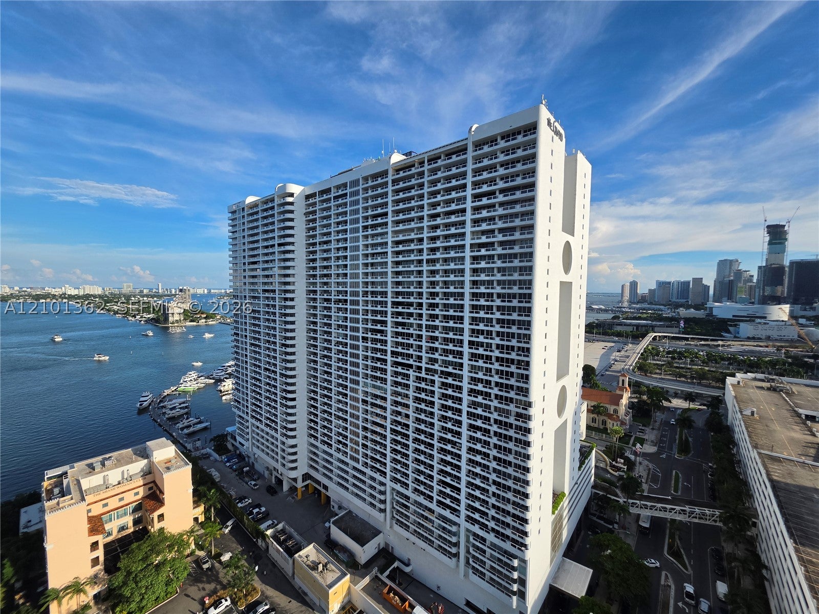 1750 N Bayshore Dr 2808 — photo