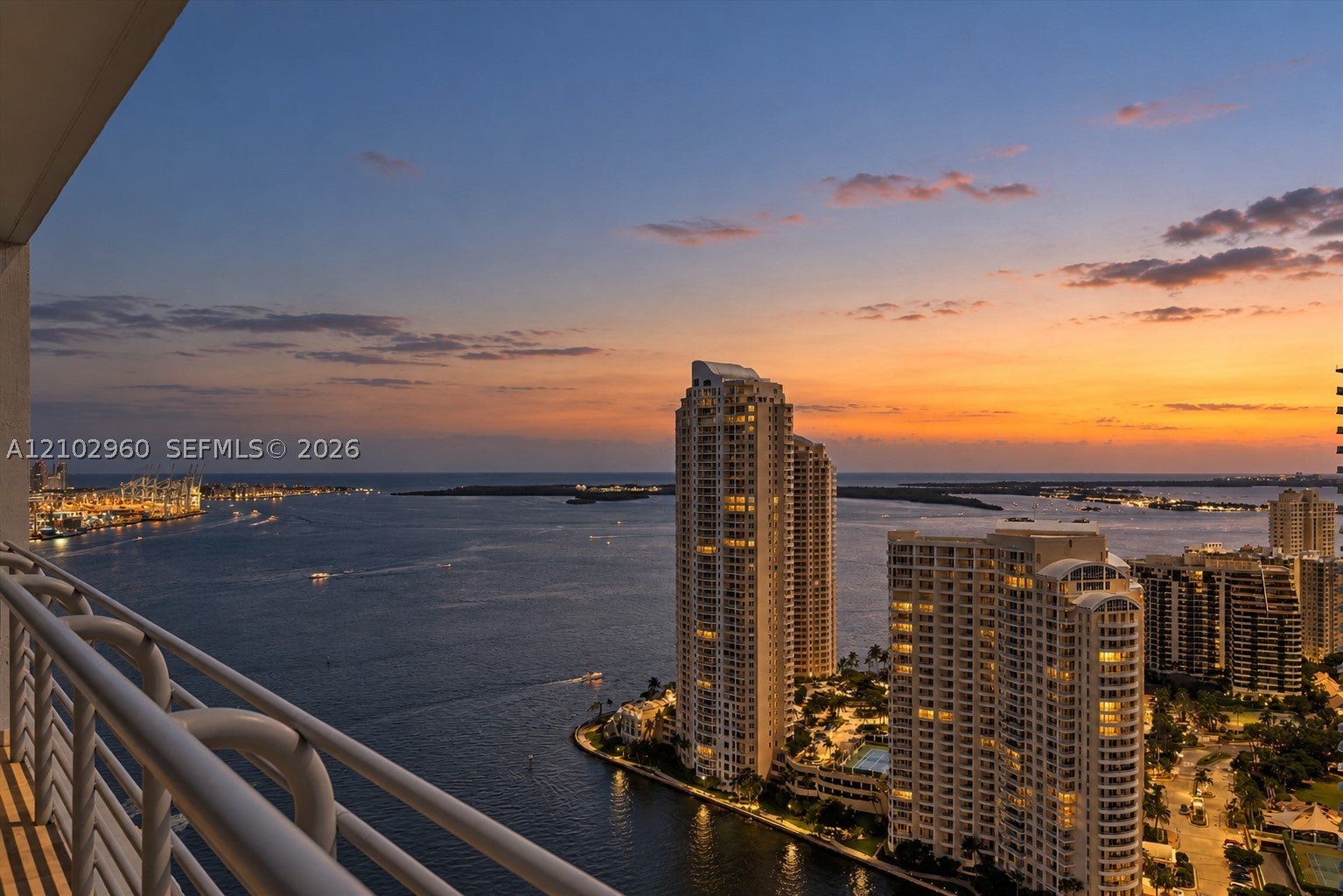 325 S Biscayne Blvd 3921 — photo