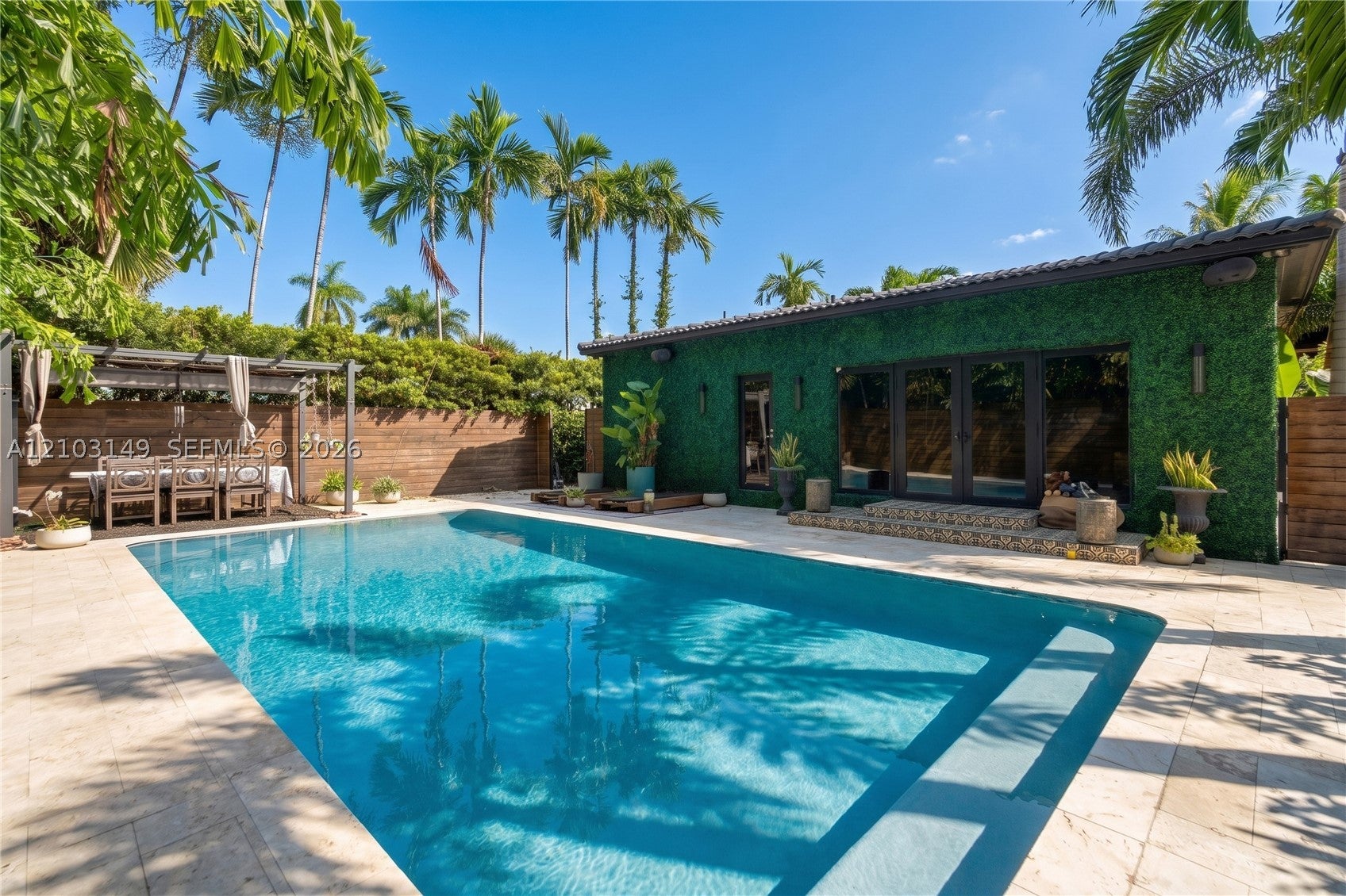 405 W Dilido Dr — photo
