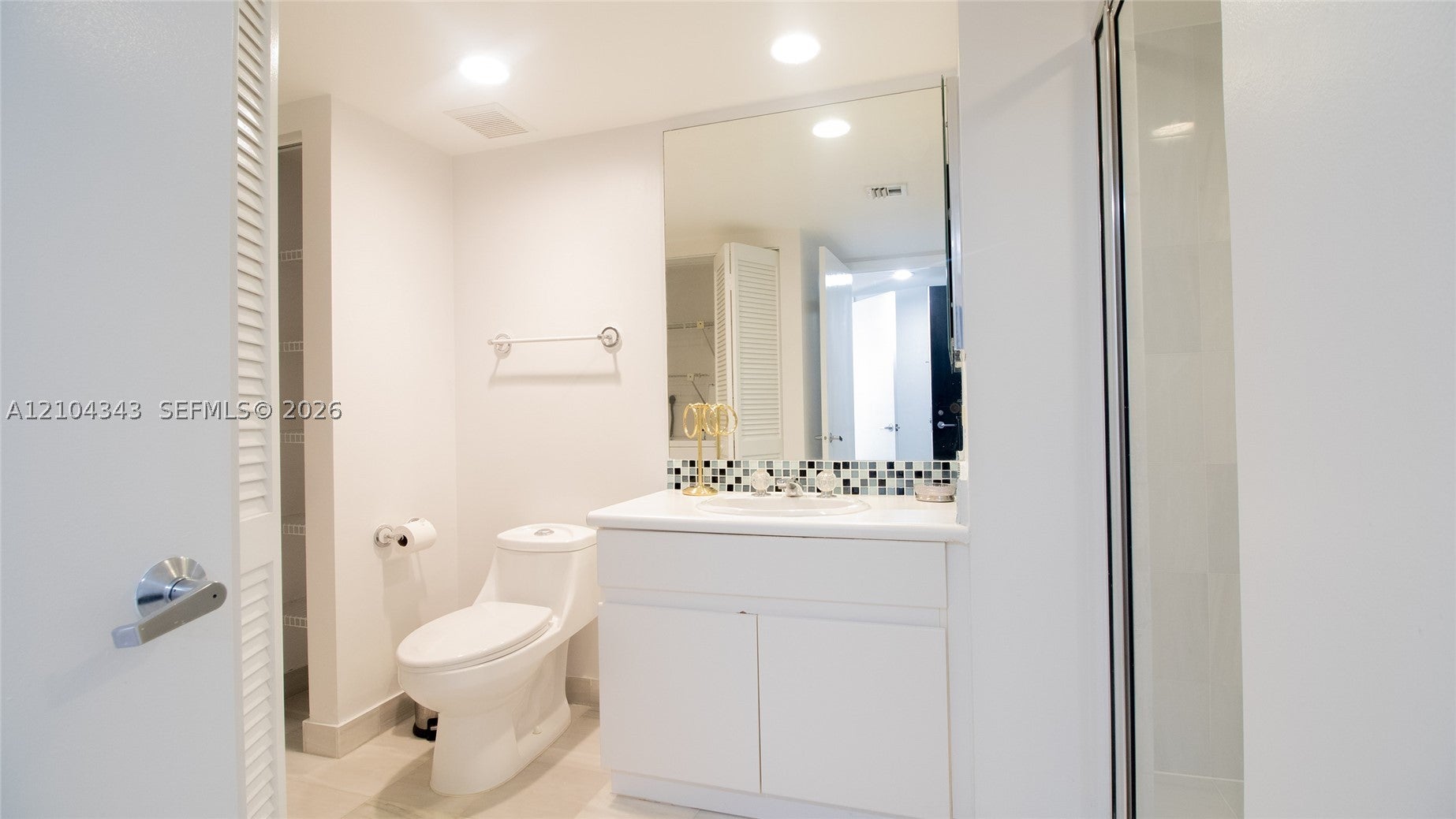16425 Collins Ave 1215 — photo