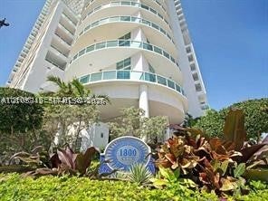 1800 N Bayshore Dr 2704 — photo