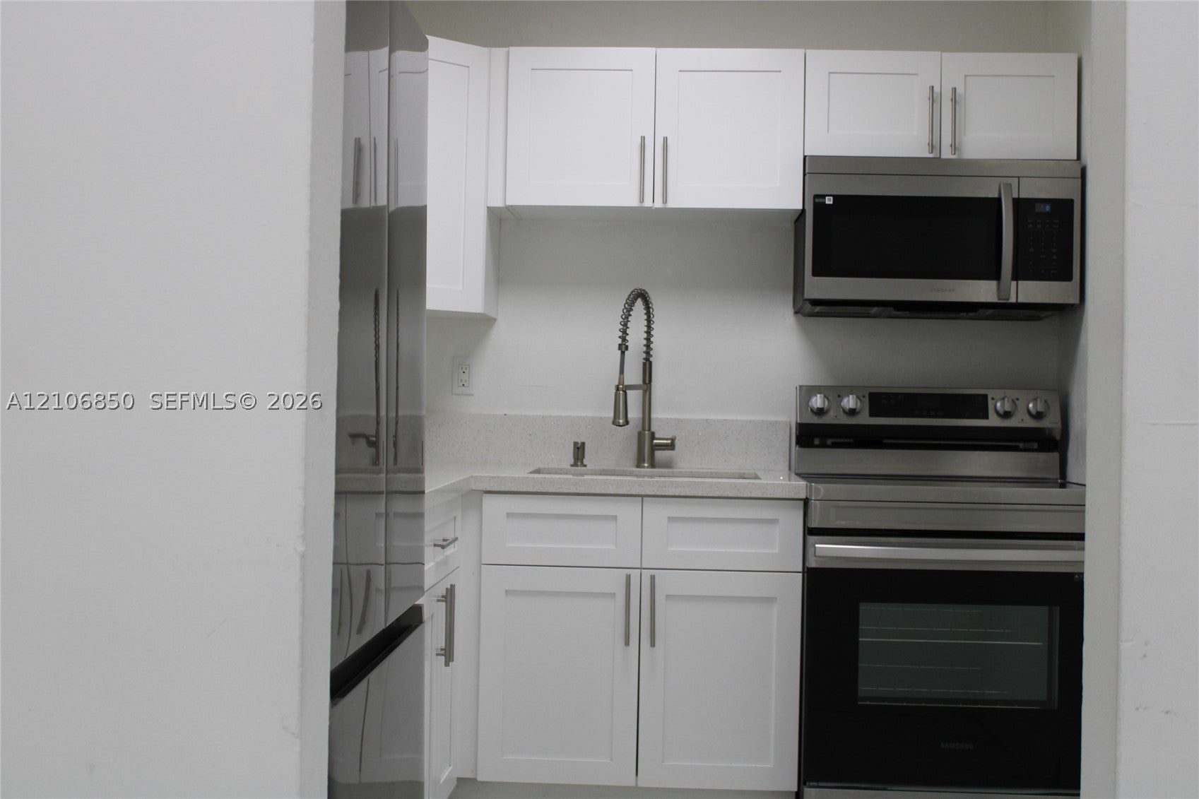 1055 W 77th St 308 — photo