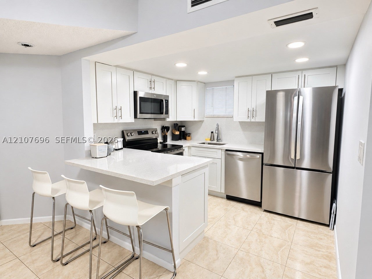 8290 Lake Dr 418 — photo