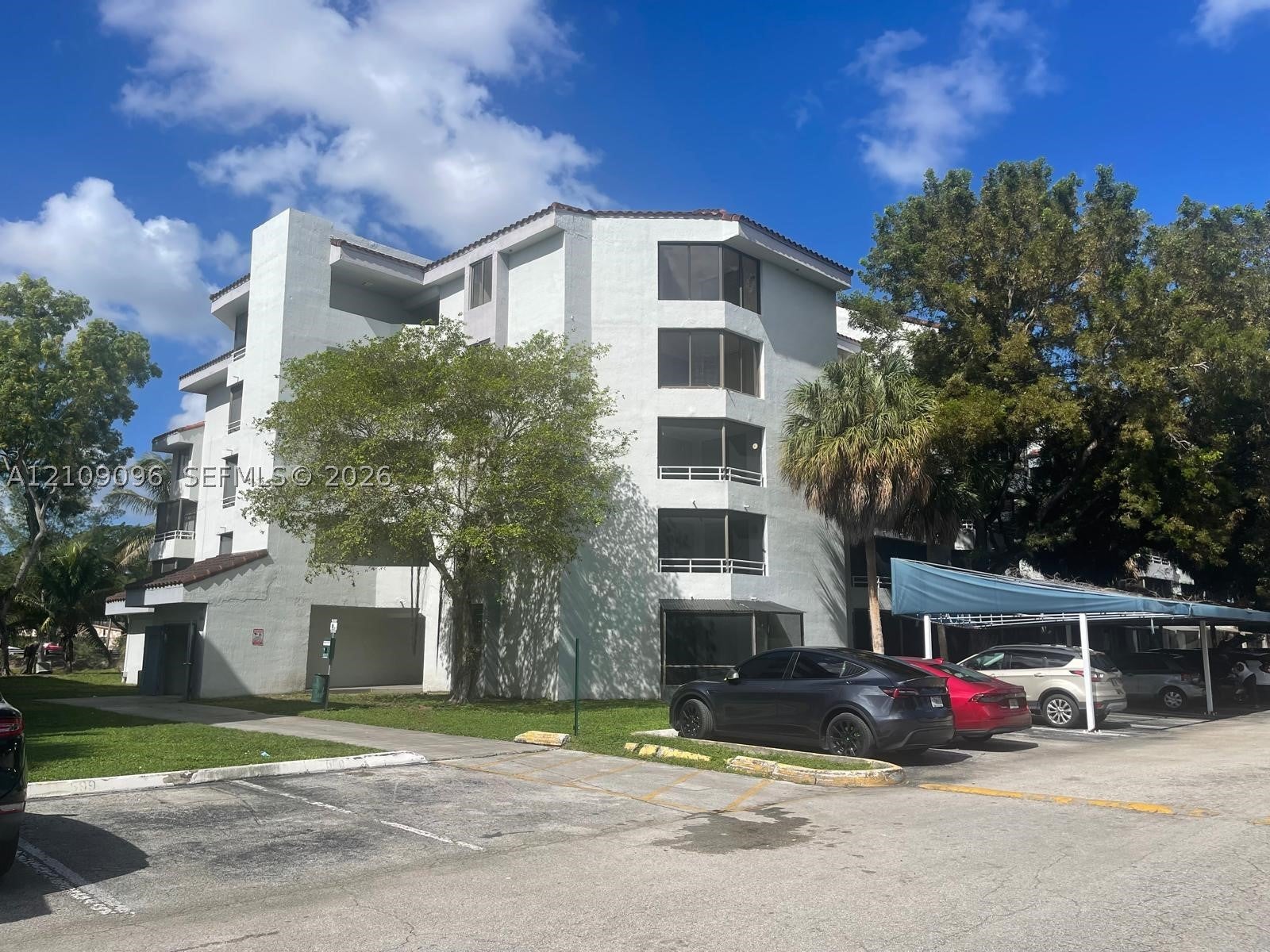 8335 SW 152nd Ave B-304 — photo