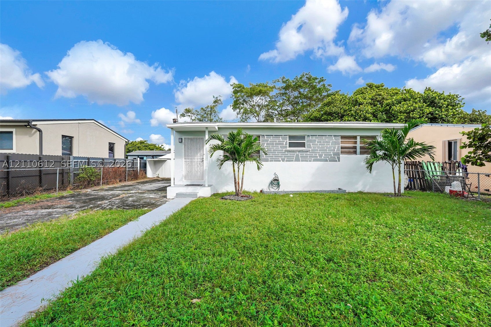2311 NW 140th St — photo