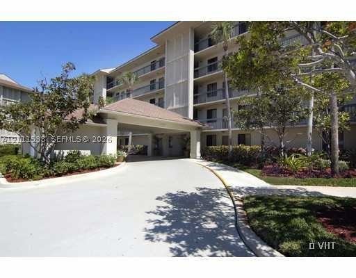801 Seafarer Cir 405 — photo