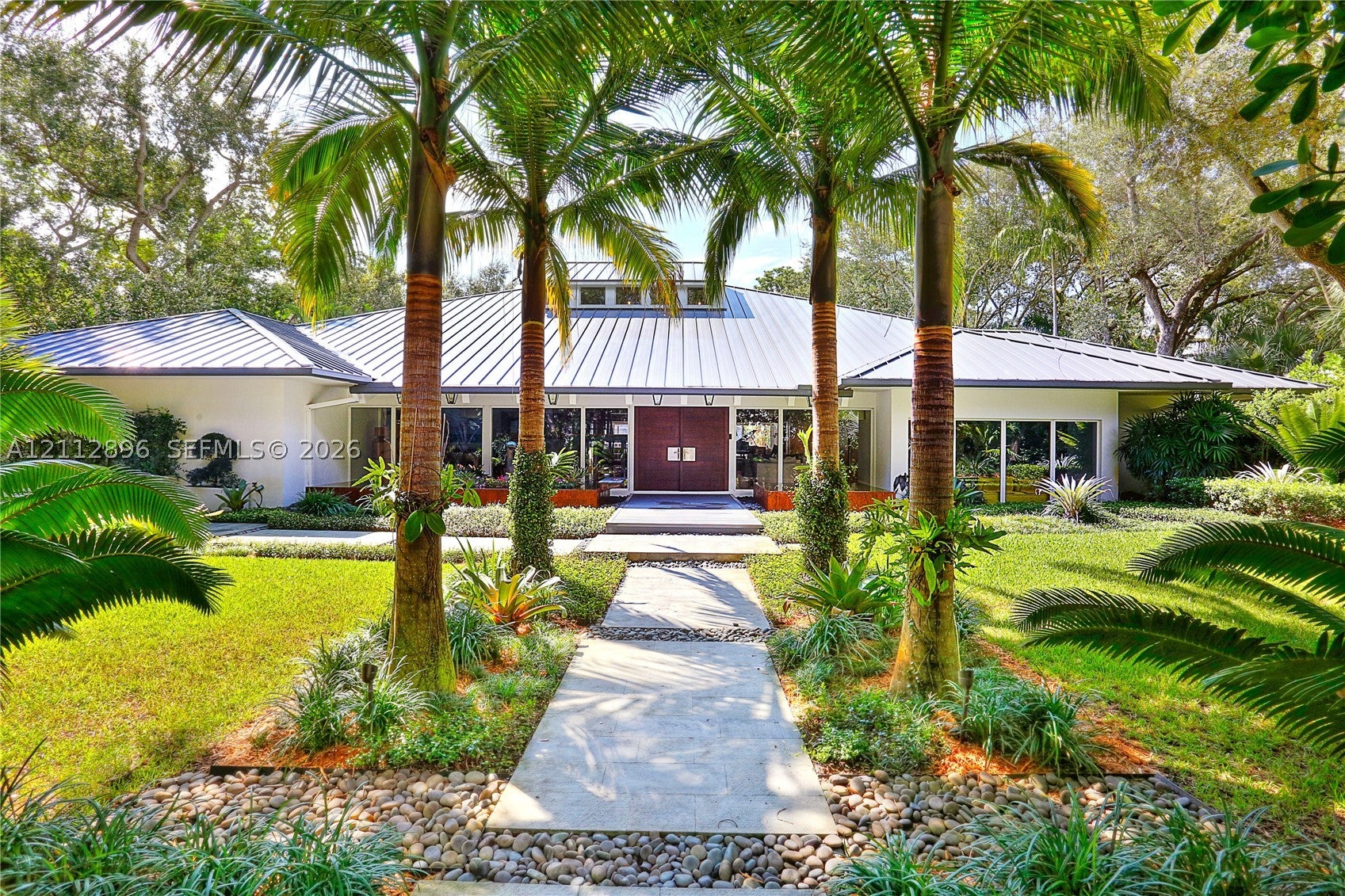 5520 Oakwood Ln — photo