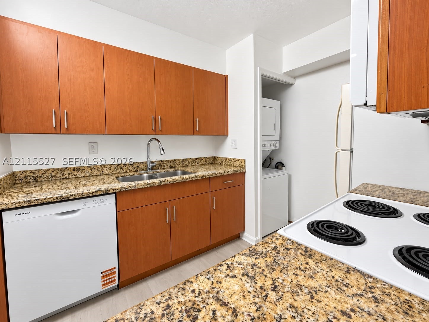 220 Lakeview Dr 101 — photo