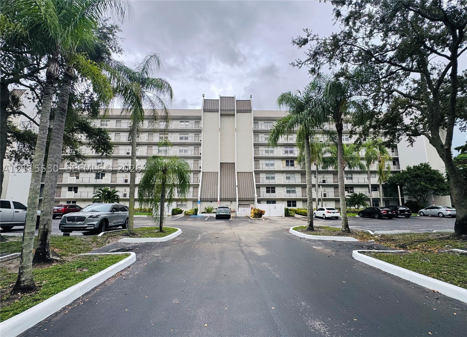 3100 W Rolling Hills Cir 603 — photo