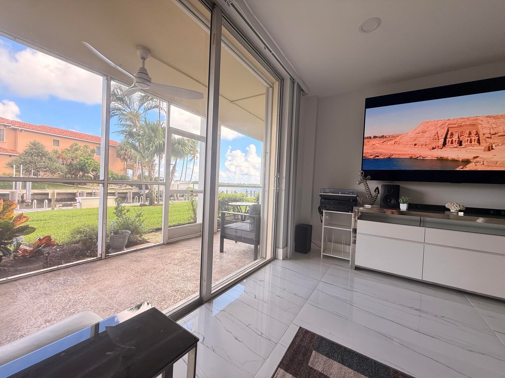 105 Paradise Harbour Boulevard 108 — photo