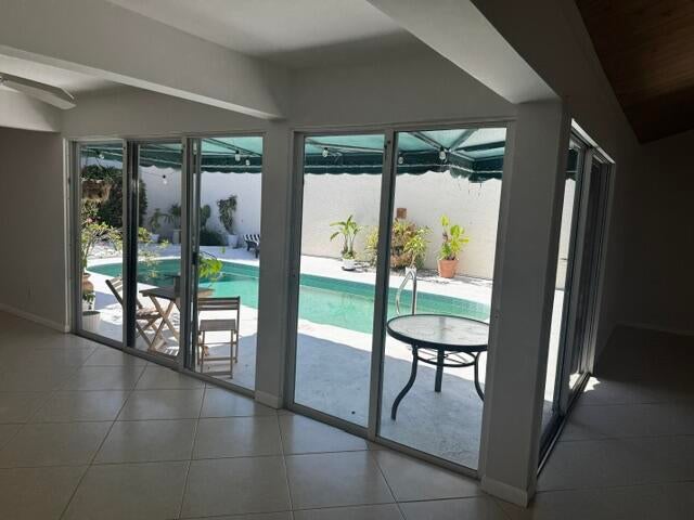 112 E Coral Fish Lane — photo