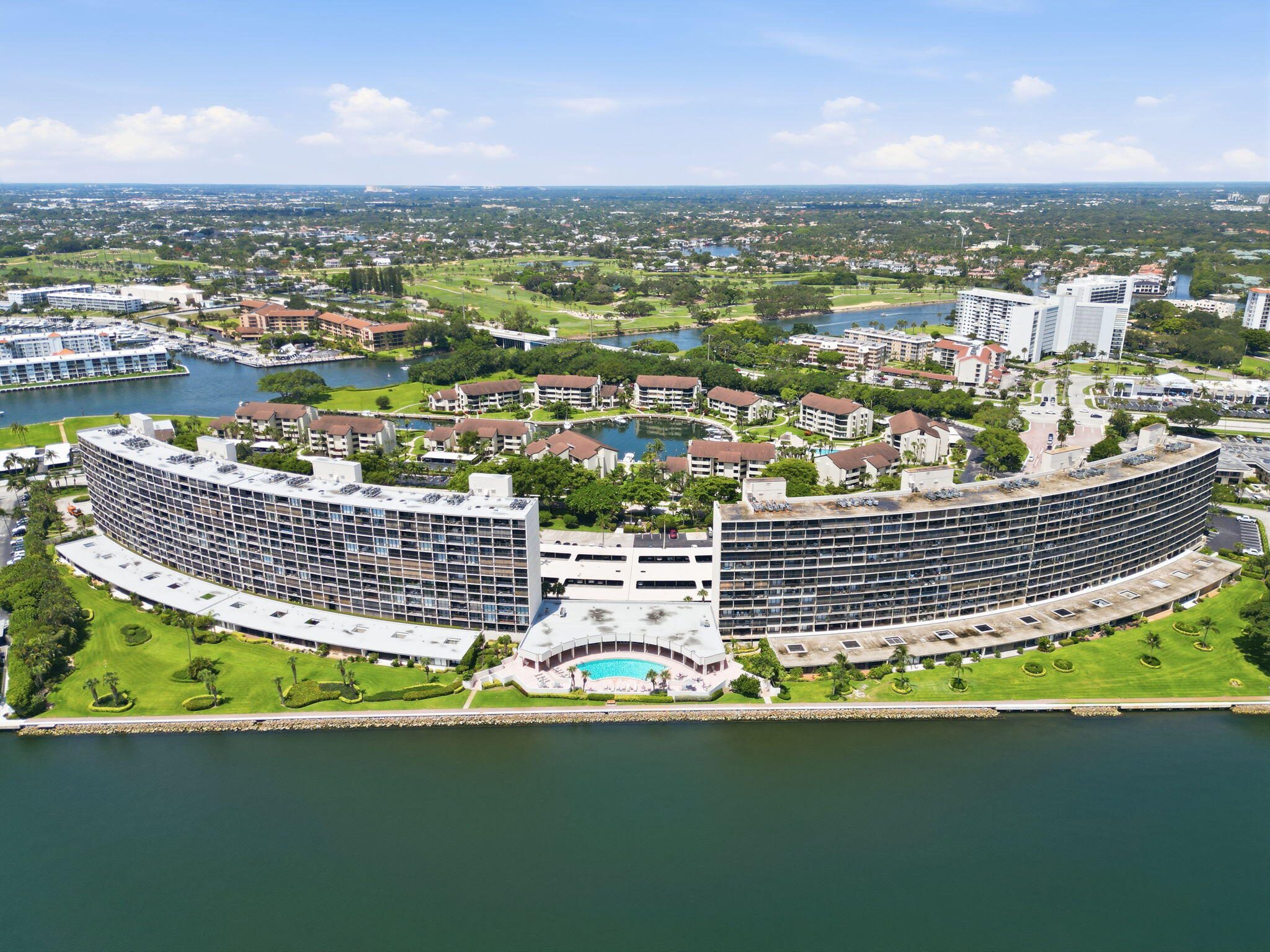 124 Lakeshore Drive 8280 — photo