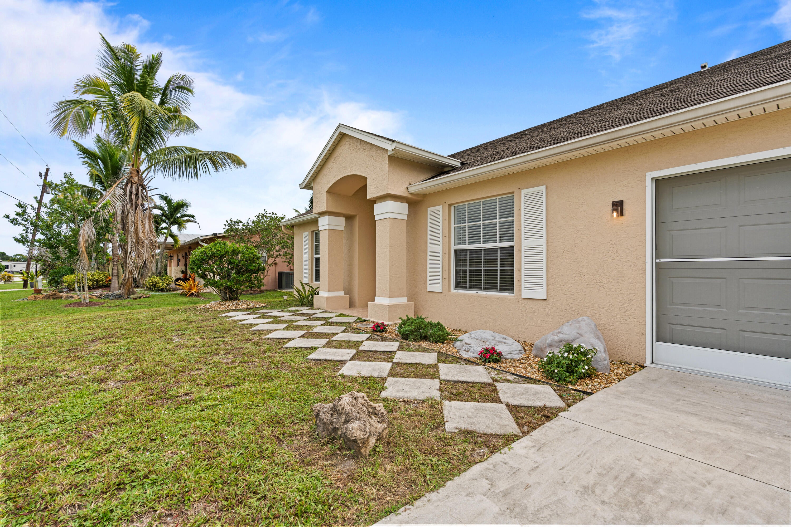 516 SE Crosspoint Drive — photo
