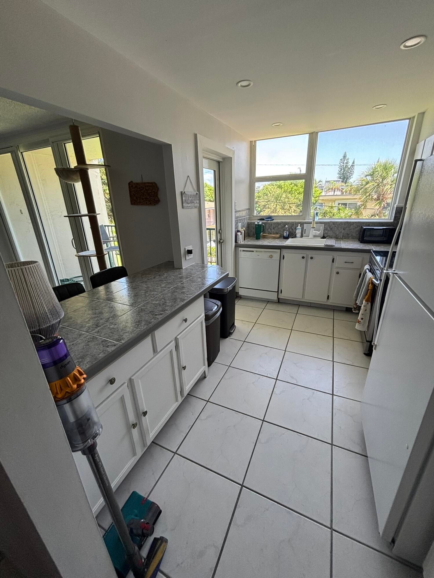 1238 Hillsboro Mile 210 — photo