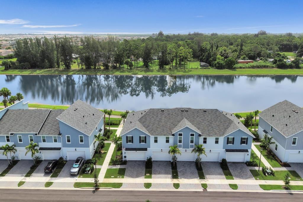 4508 Longwood Lake Square — photo