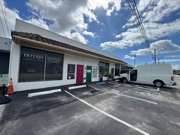 2412 N Dixie Highway 2412 — photo