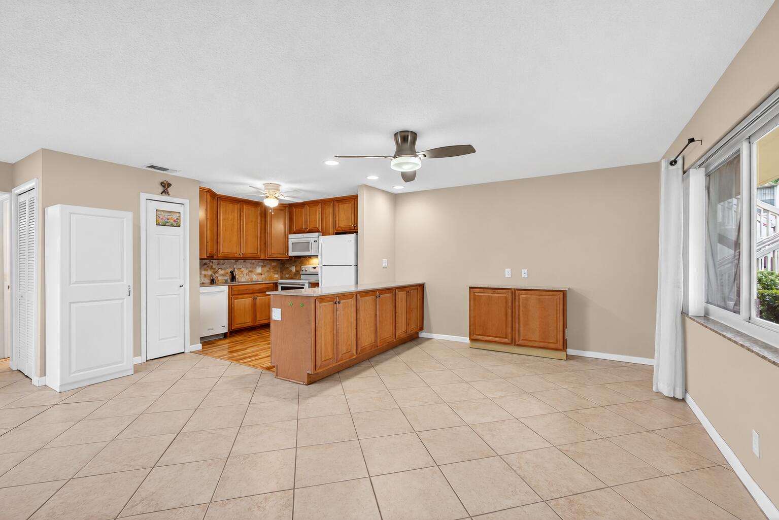 221 Coventry J — photo