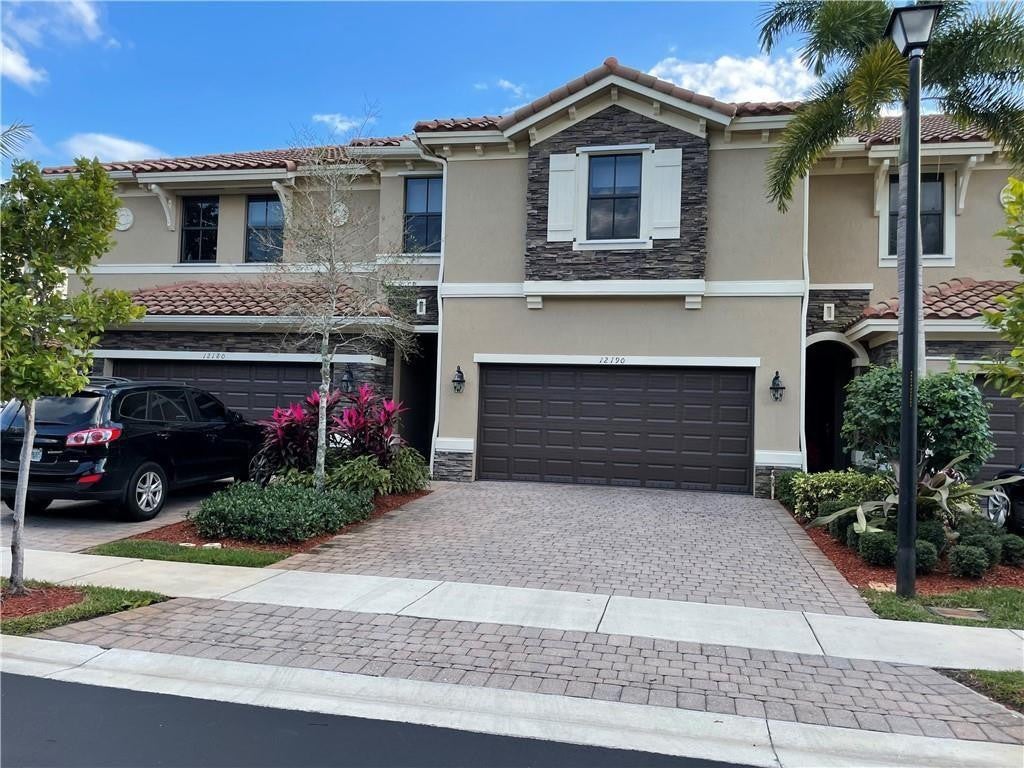 12190 Village Place — photo